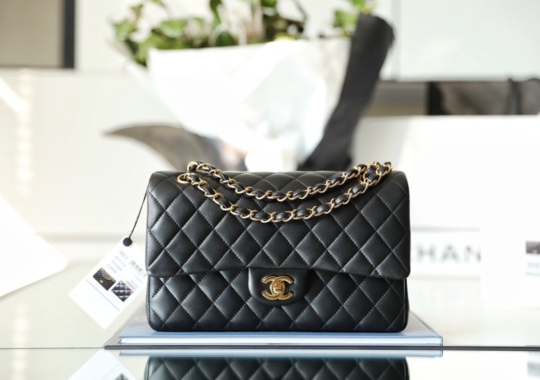 Replica Chanel Classic Flap Bag Medium – Design, History & Styling Guide cover image