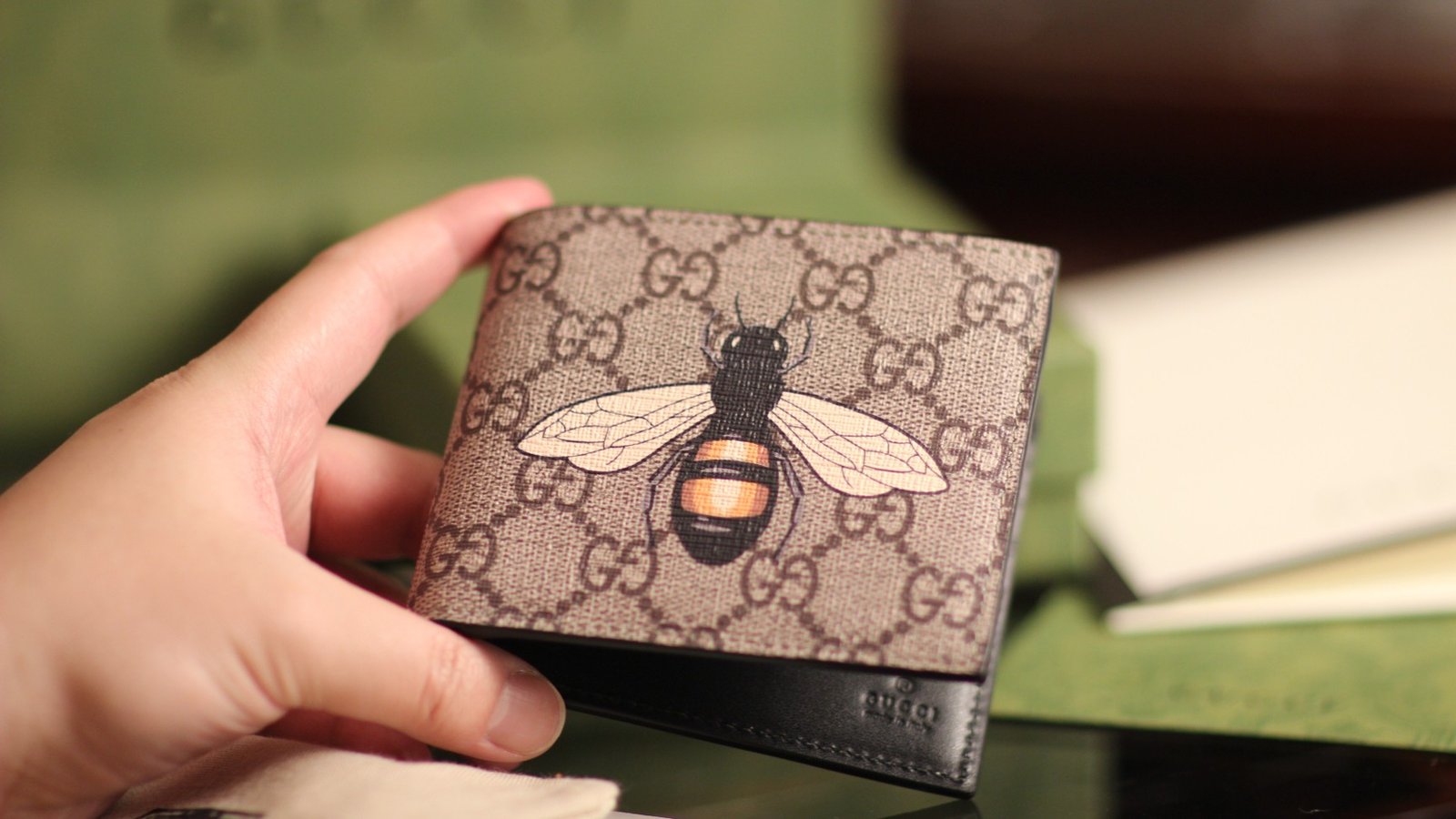 Reference image illustrating Replica Gucci Bee Print GG Supreme Wallet – Iconic Style & Design Details