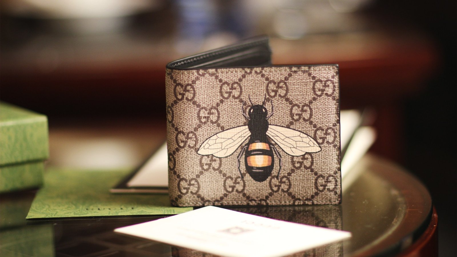 Reference image illustrating Replica Gucci Bee Print GG Supreme Wallet – Iconic Style & Design Details
