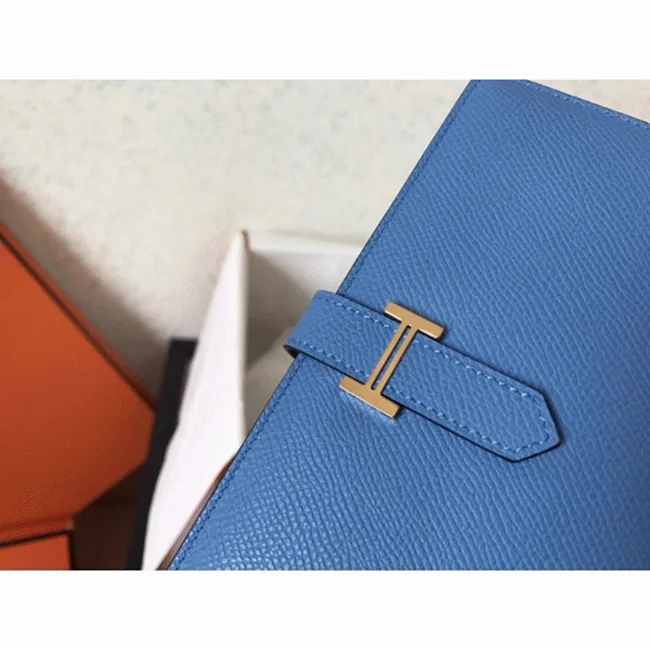 Reference image illustrating Replica Hermès Bearn Wallet in Blue Jean Epsom Leather – A Detailed Style Guide