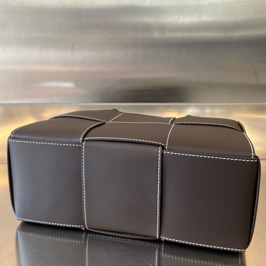 Reference image illustrating Replica Bottega Veneta Cassette Bag – The Padded Intrecciato Shoulder Bag