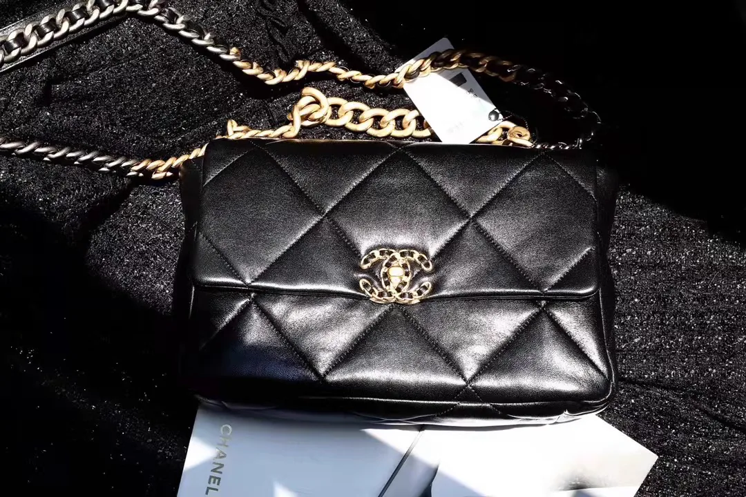 Replica CHANEL 19 Large Handbag – Design, History & Styling Guide cover image