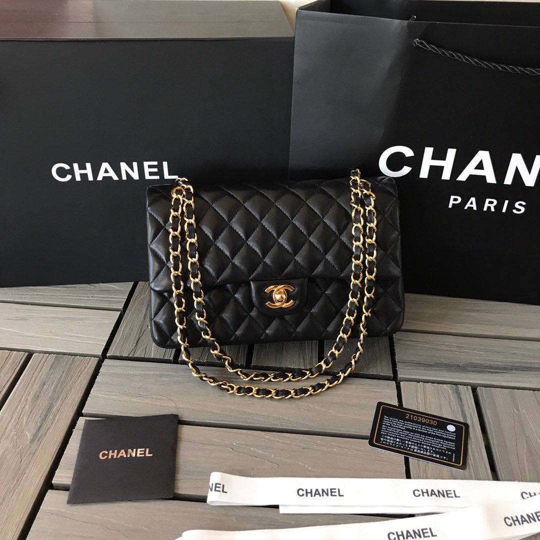 Replica Chanel Classic Flap Bag in Black: A Detailed Style Guide thumbnail
