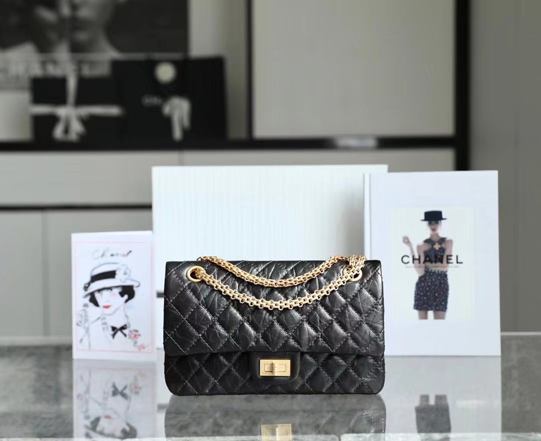 Replica Chanel Reissued 2.55 Medium Flap Bag – Iconic Timeless Design thumbnail