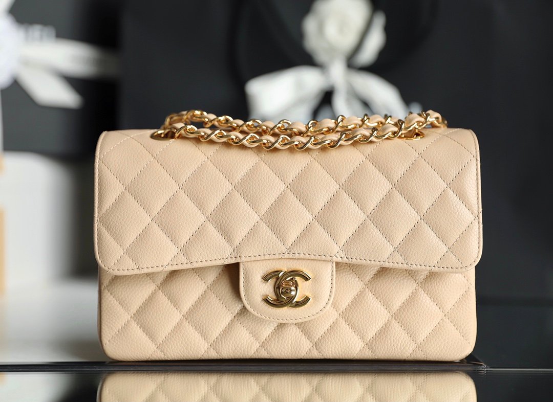 Reference image illustrating Replica Chanel Small Classic Flap Bag – A Detailed Guide to the Iconic 2.55-Inspired Design