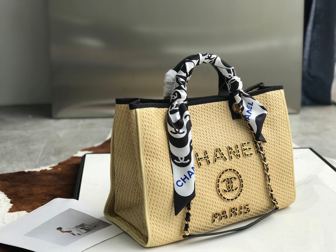 Reference image illustrating Replica Chanel Tote Bag – Classic Flap-Inspired Shopper with Timeless Appeal