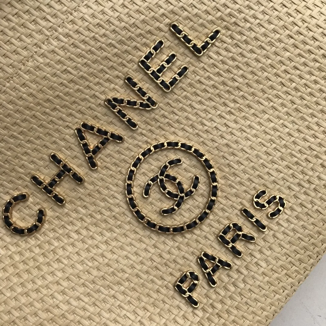 Reference image illustrating Replica Chanel Tote Bag – Classic Flap-Inspired Shopper with Timeless Appeal