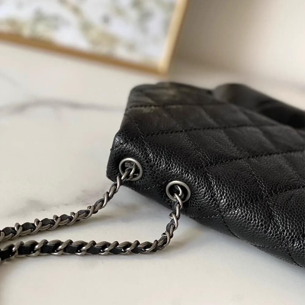 Reference image illustrating Replica Chanel Vintage Cloud Bag A2223 – Design, History & Styling Guide