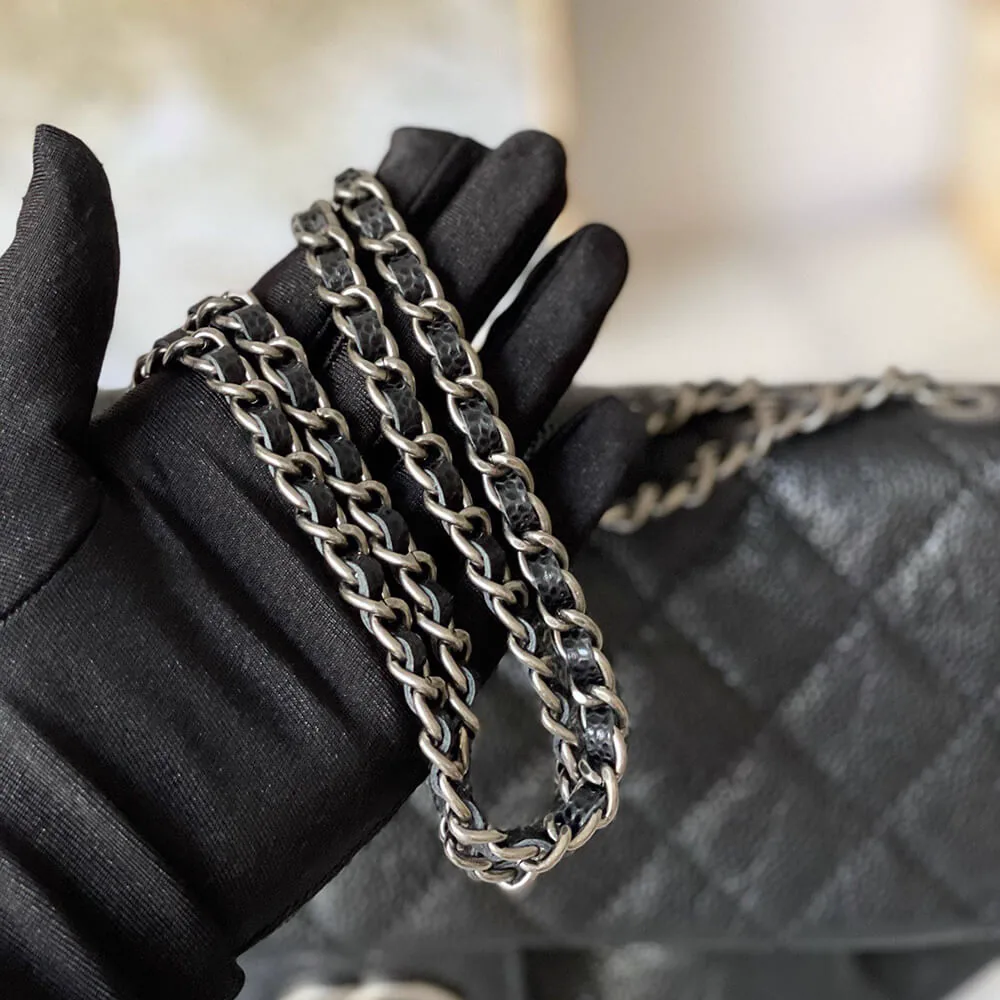 Reference image illustrating Replica Chanel Vintage Cloud Bag A2223 – Design, History & Styling Guide