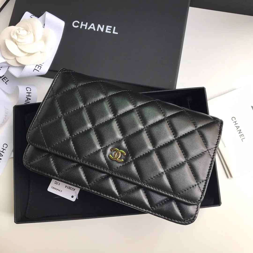 Reference image illustrating Replica Chanel WOC (Wallet on Chain) – Classic Flap Card Holder Crossbody Bag