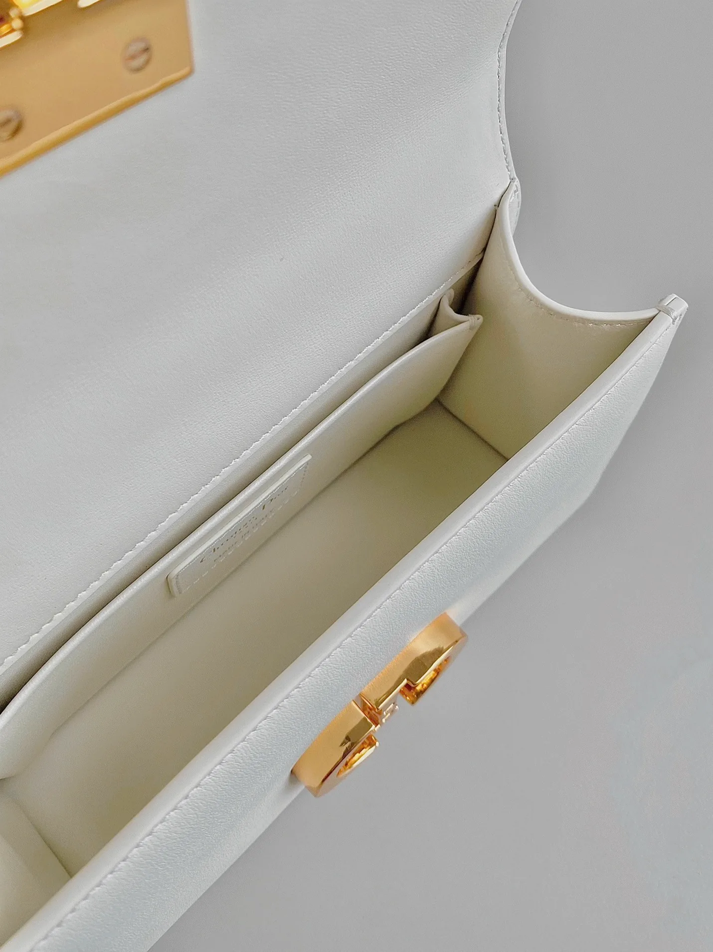 Reference image illustrating Replica Dior 30 Montaigne East-West Bag with Chain in White Calfskin