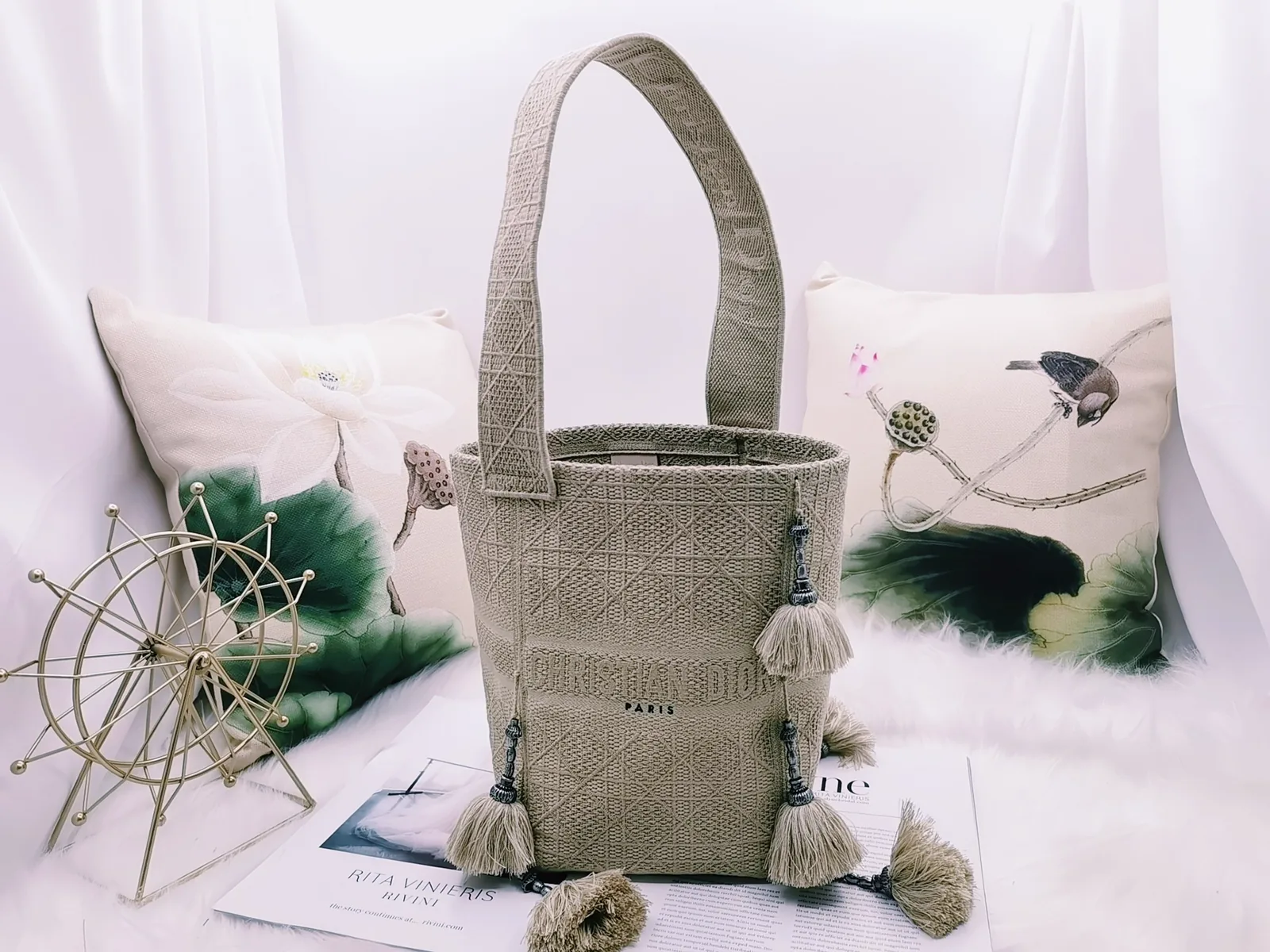 Replica Dior Bubble Paisley Print Bucket Bag – Style & Design Guide thumbnail