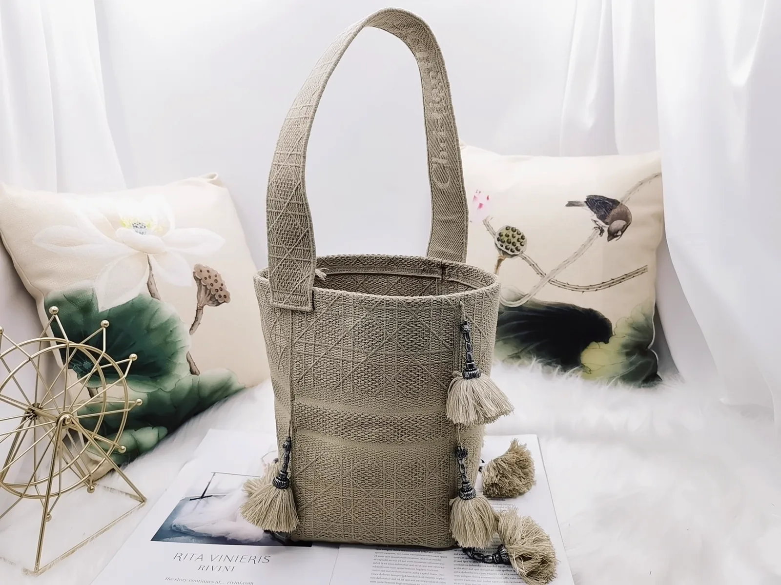 Reference image illustrating Replica Dior Bubble Paisley Print Bucket Bag – Style & Design Guide