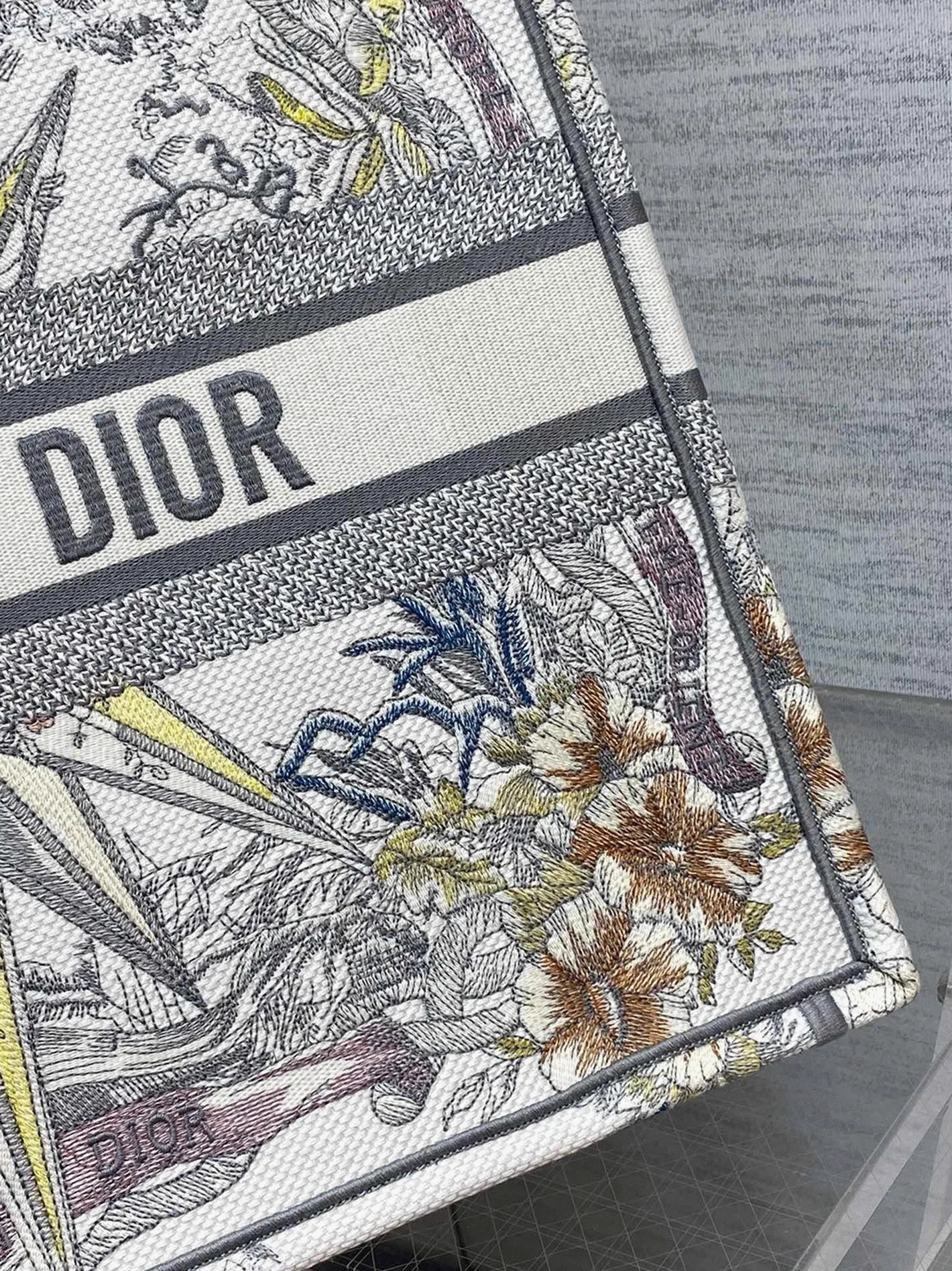 Reference image illustrating Replica Dior Large Book Tote in Multicolor Rêve d'Infini Embroidery – Style & Design Guide