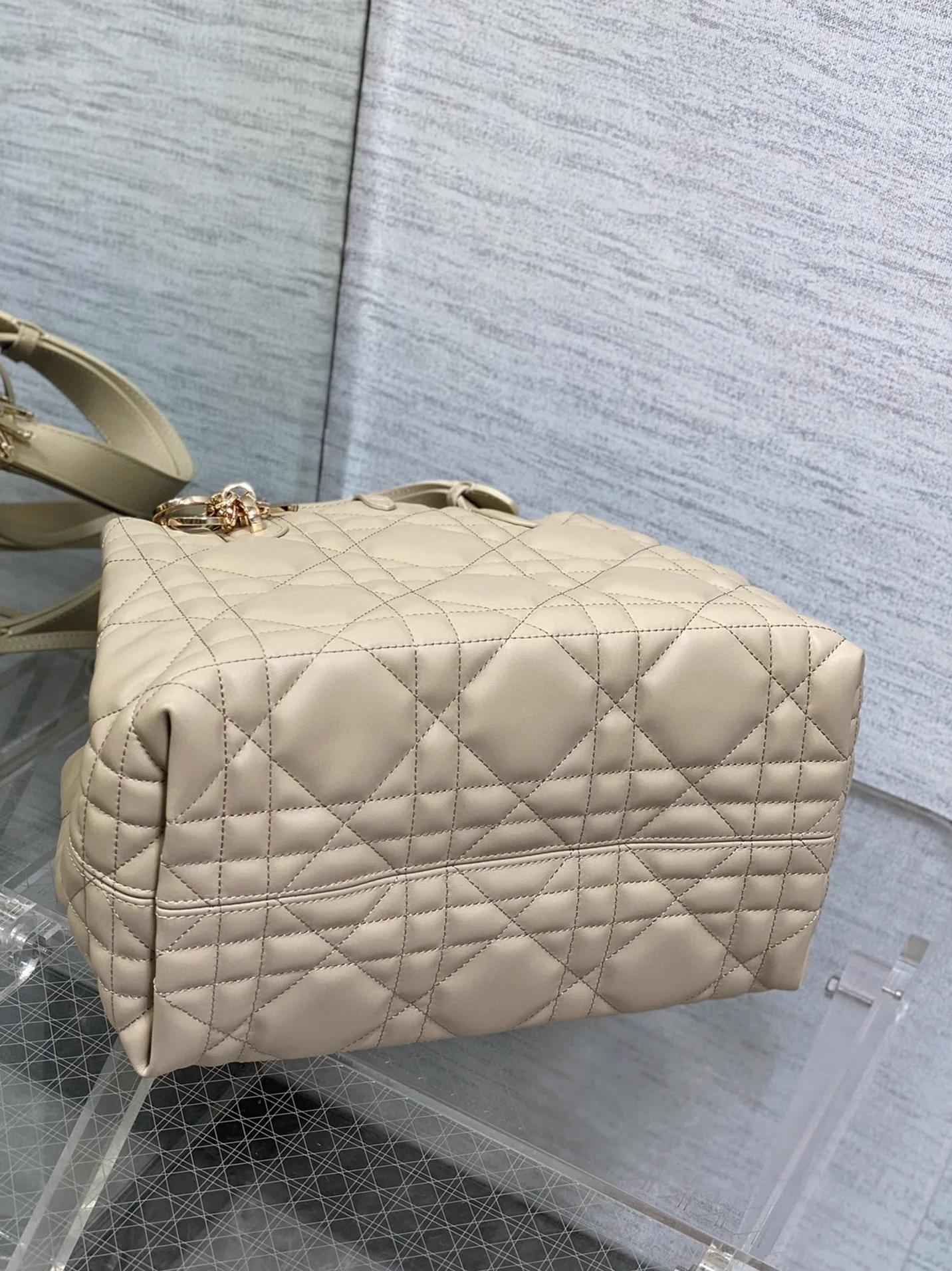 Reference image illustrating Replica Dior Toujours Medium Bag in Beige Macrocannage Calfskin – Style & Design Guide