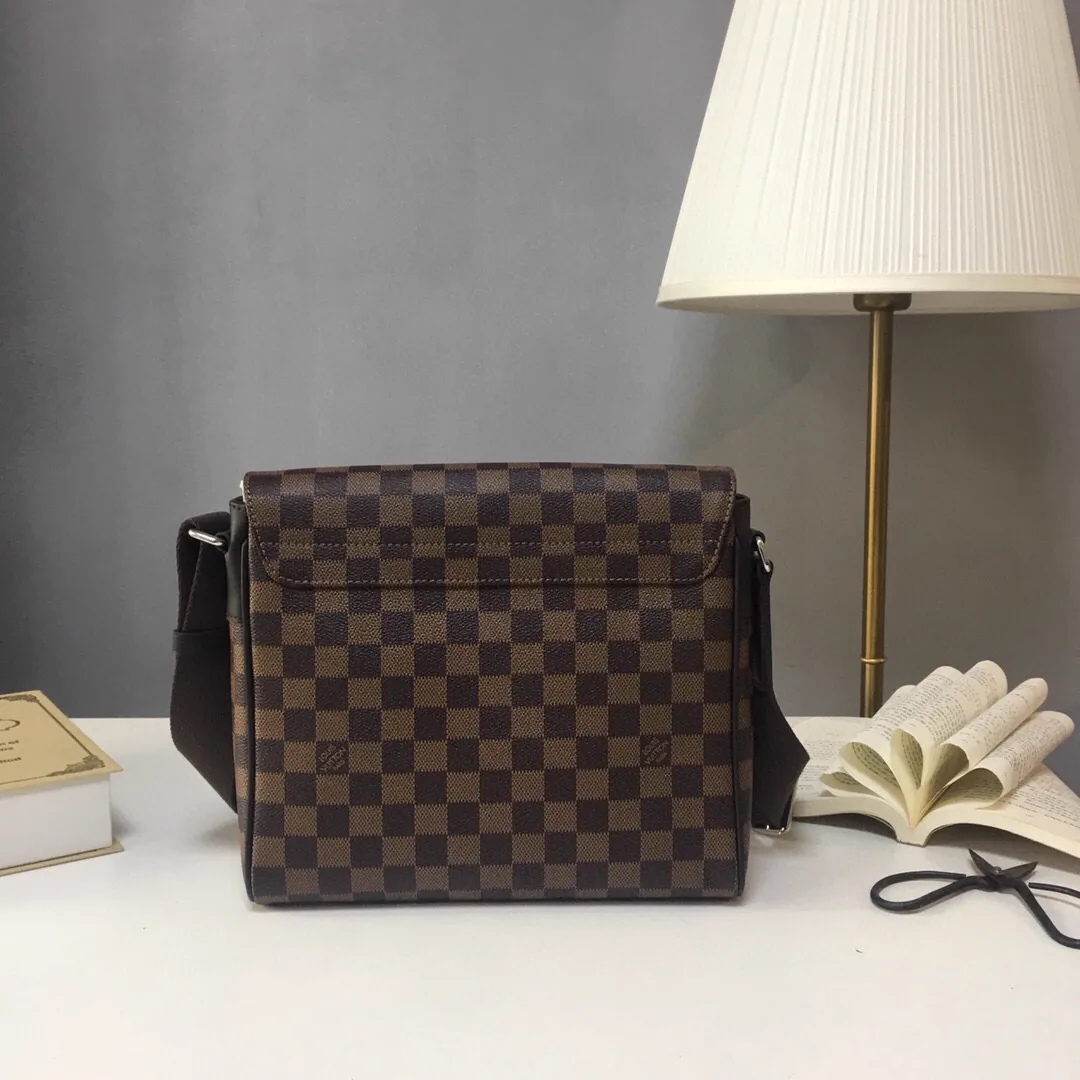 Reference image illustrating Replica Louis Vuitton District PM Bag (Style N41029) – Detailed Review
