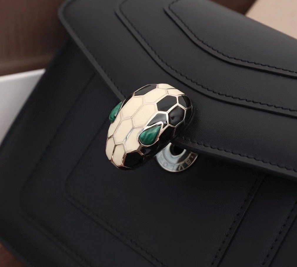 Reference image illustrating Replica Bvlgari Serpenti Forever Small Crossbody Bag in Black Leather – Design & Style Guide