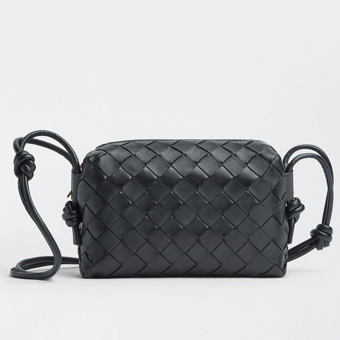 Replica Bottega Veneta Loop Mini Bag in Black – Design, History & Styling Guide thumbnail