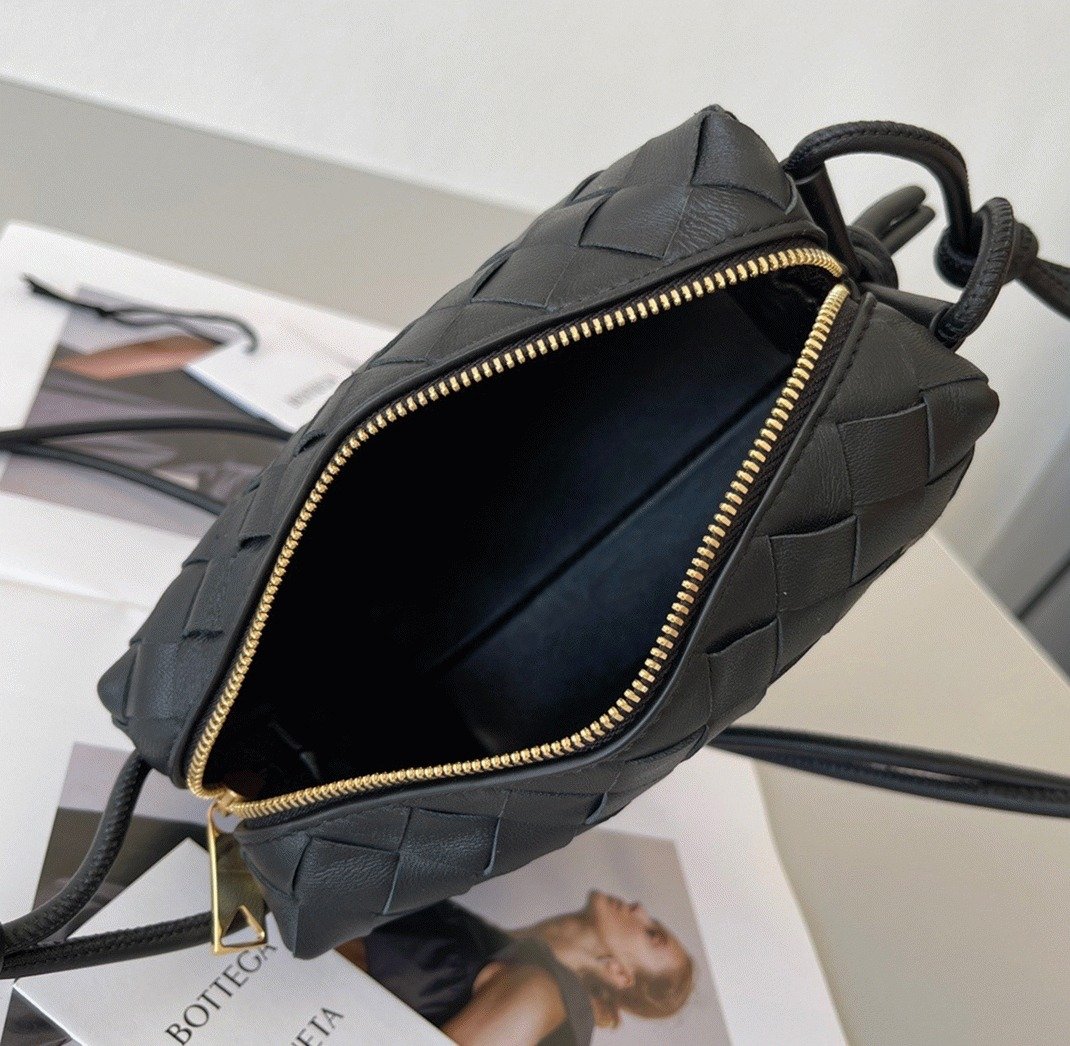 Reference image illustrating Replica Bottega Veneta Loop Mini Bag in Black – Design, History & Styling Guide