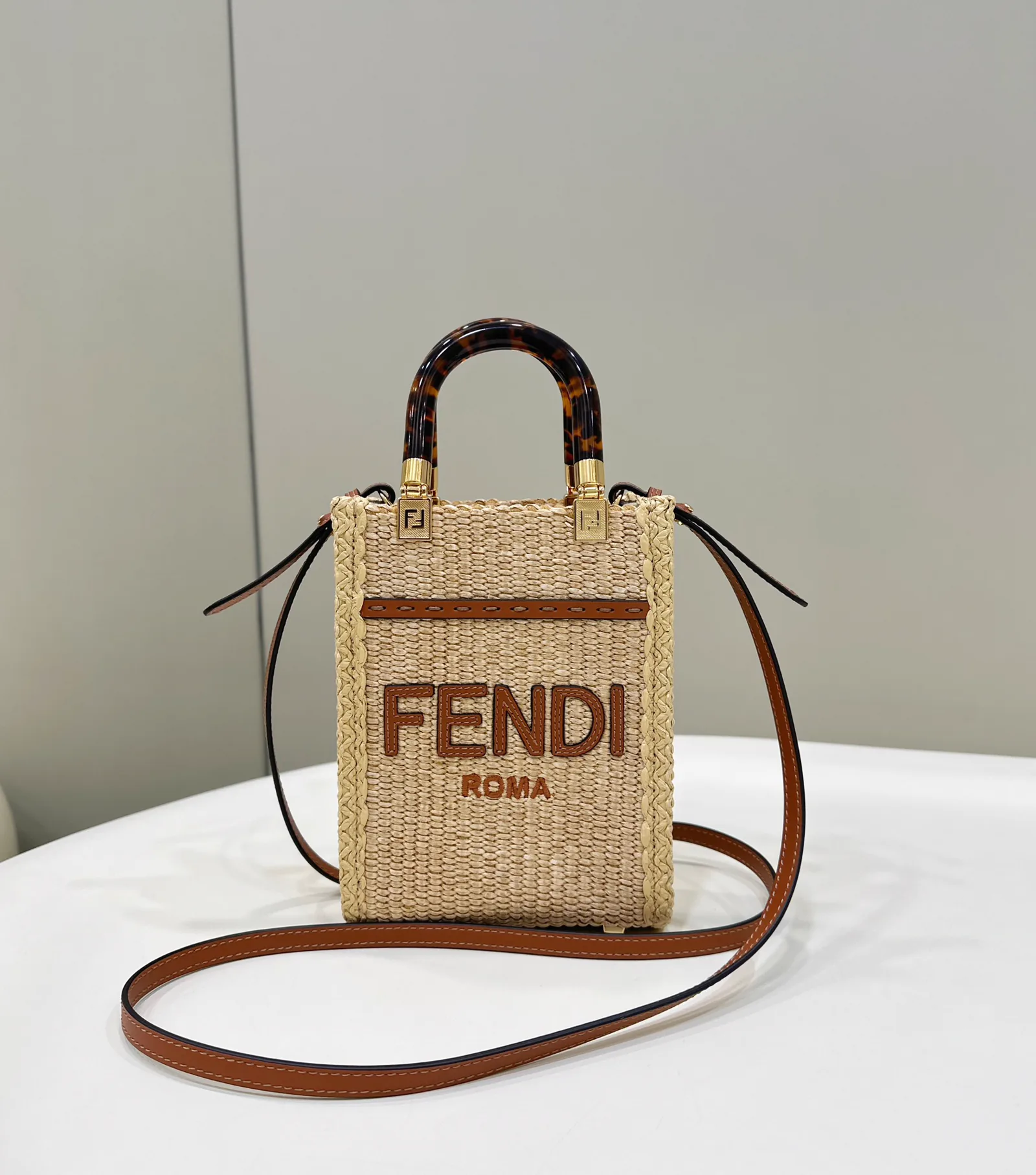 Replica Fendi New Look Mini Bag – Detailed Guide to Design, History & Styling cover image
