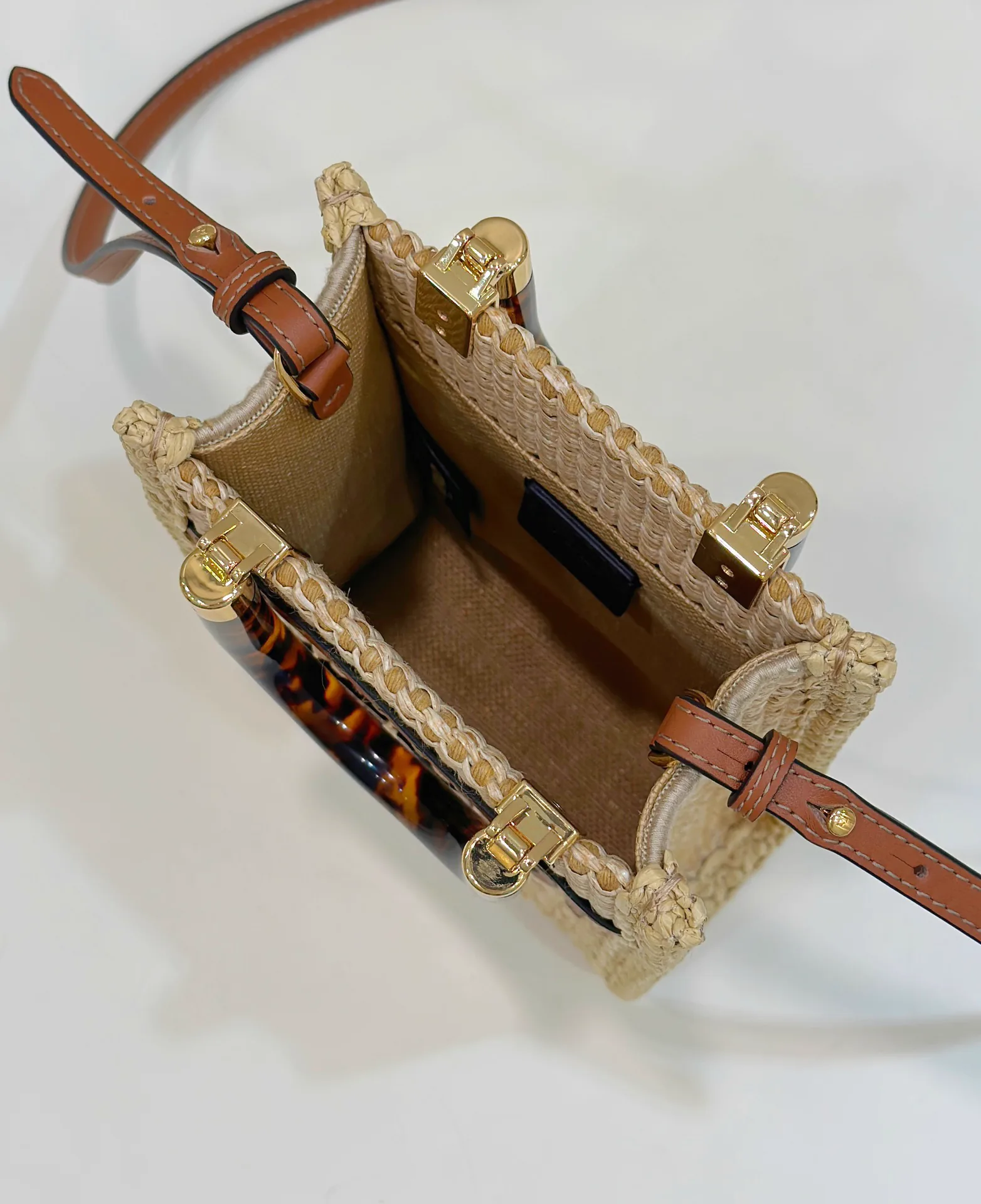 Reference image illustrating Replica Fendi New Look Mini Bag – Detailed Guide to Design, History & Styling