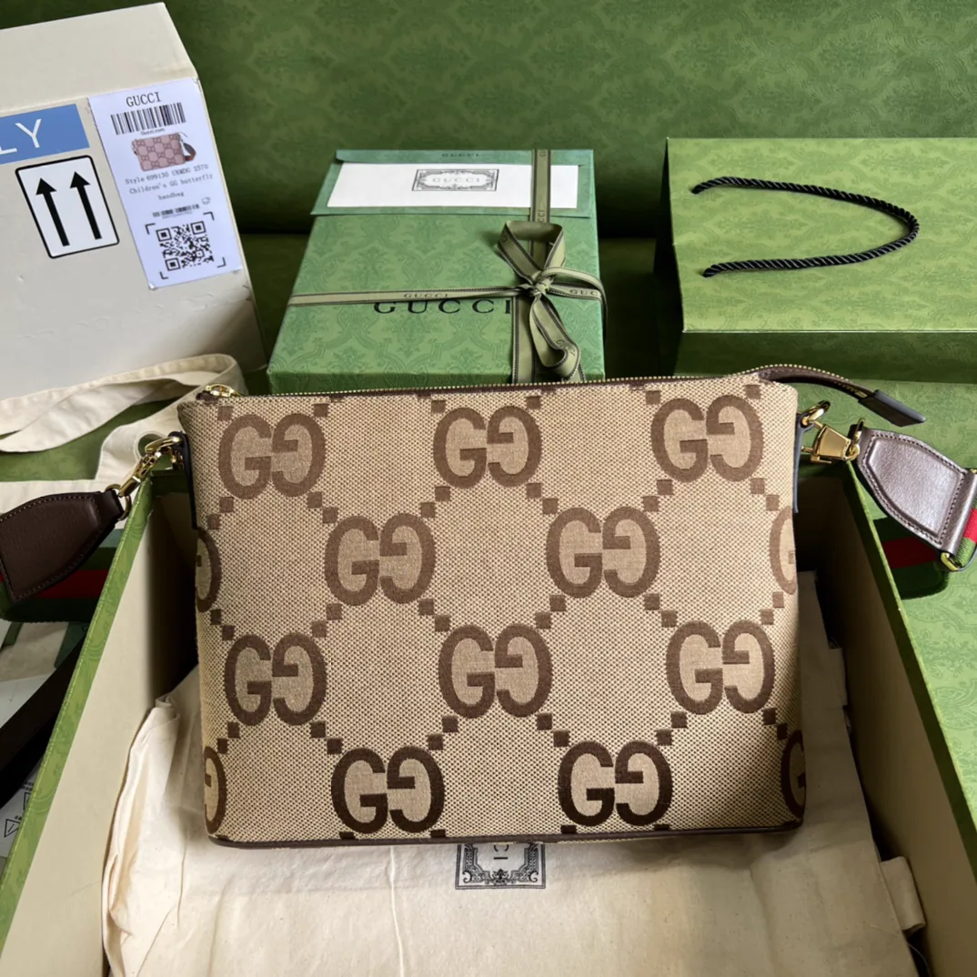 Replica Gucci GG Supreme Crossbody Bag – Iconic Canvas Design thumbnail