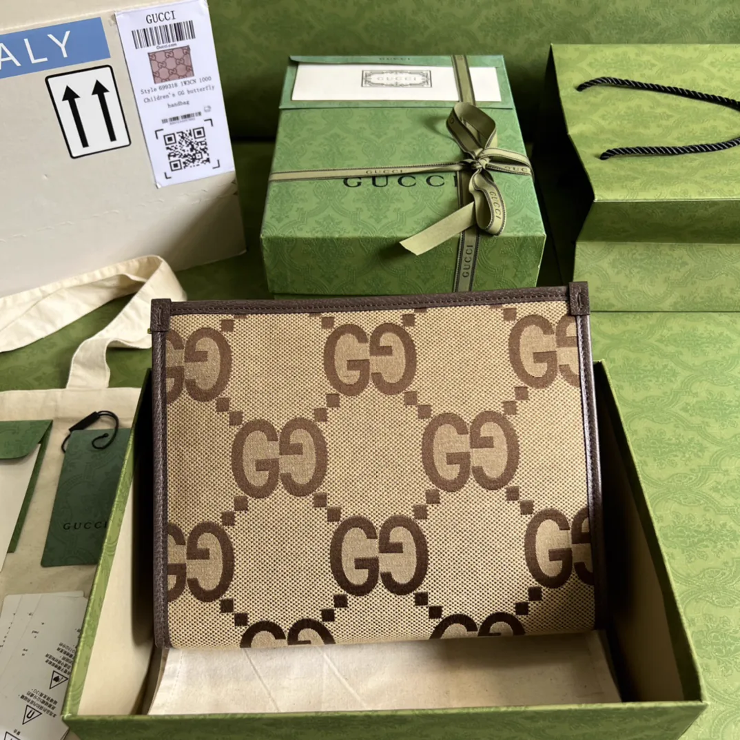 Reference image illustrating Replica Gucci GG Supreme Crossbody Bag – Iconic Canvas Design