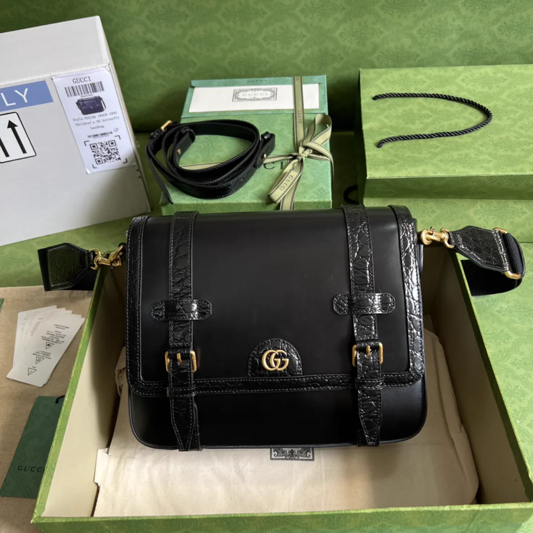 Replica Gucci GG Supreme Canvas Crossbody Bag – Iconic Silhouette & Design Details cover image