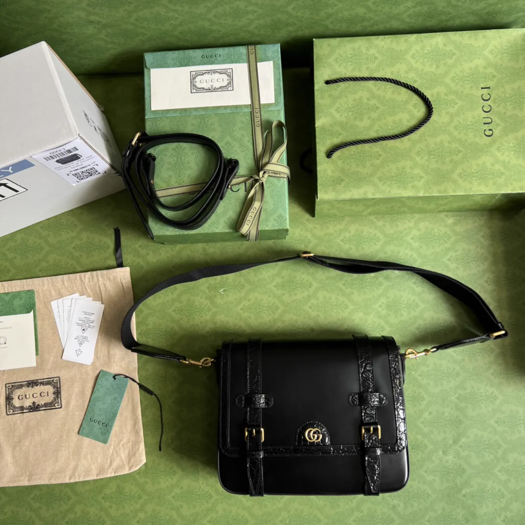 Reference image illustrating Replica Gucci GG Supreme Canvas Crossbody Bag – Iconic Silhouette & Design Details