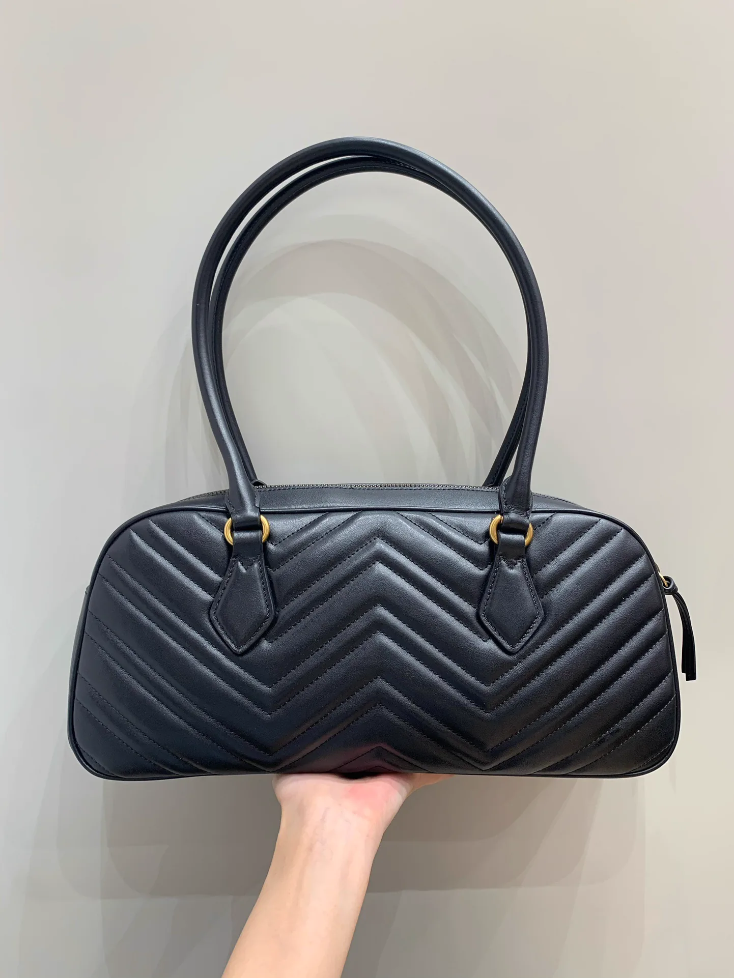 Reference image illustrating Replica Gucci GG Marmont Matelassé Shoulder Bag – Detailed Style Guide