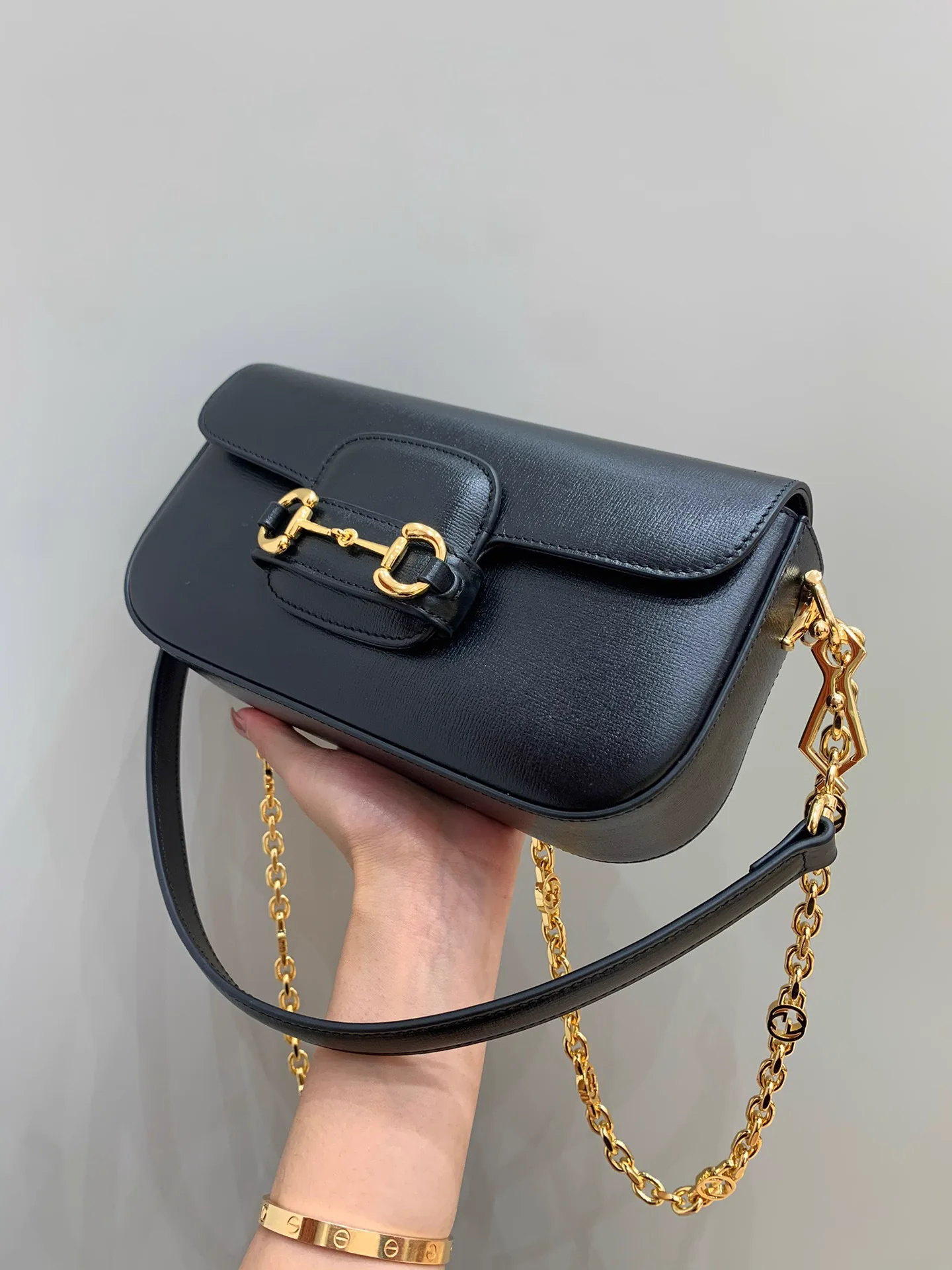 Reference image illustrating Replica Gucci Horsebit 1955 Shoulder Bag – Timeless Icon of Italian Craftsmanship