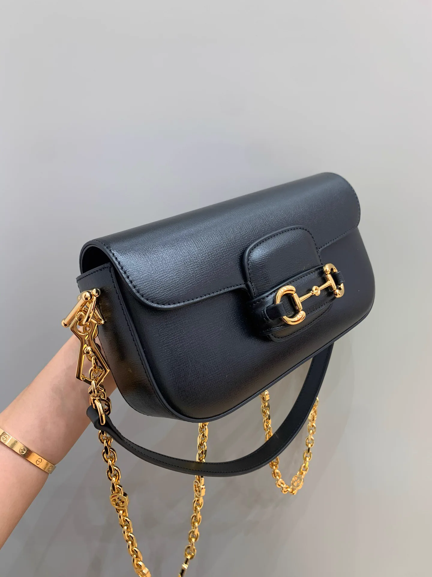 Reference image illustrating Replica Gucci Horsebit 1955 Shoulder Bag – Timeless Icon of Italian Craftsmanship