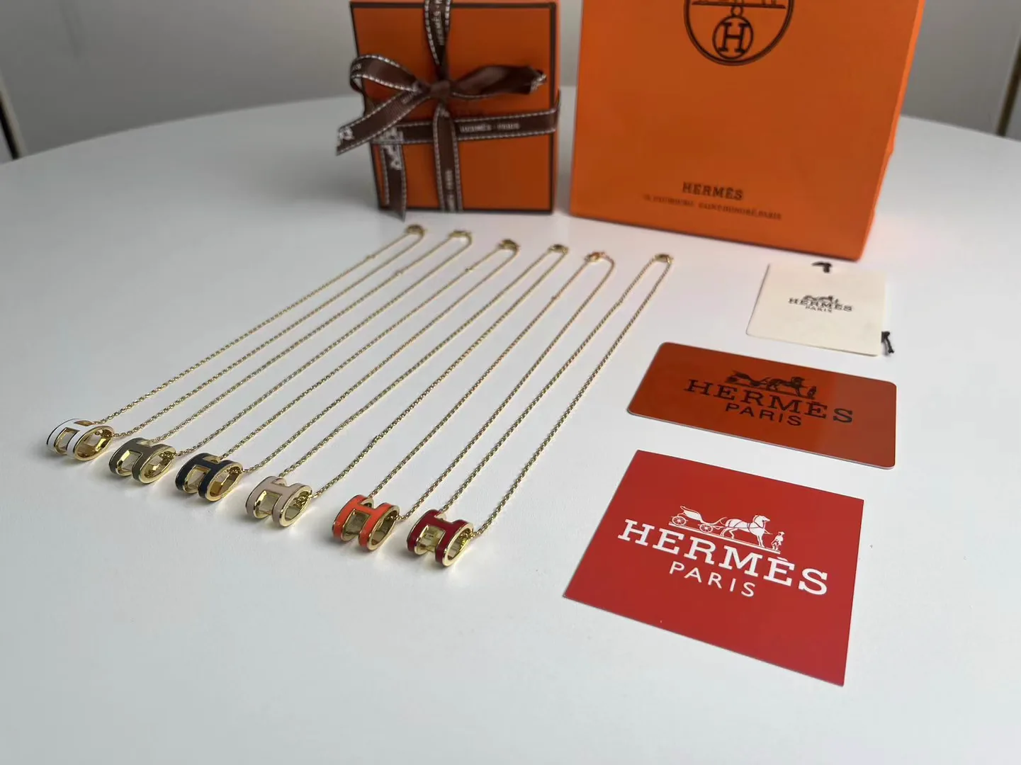 Replica Hermès Mini Pop H Pendant – A Detailed Guide to the Iconic Charm thumbnail