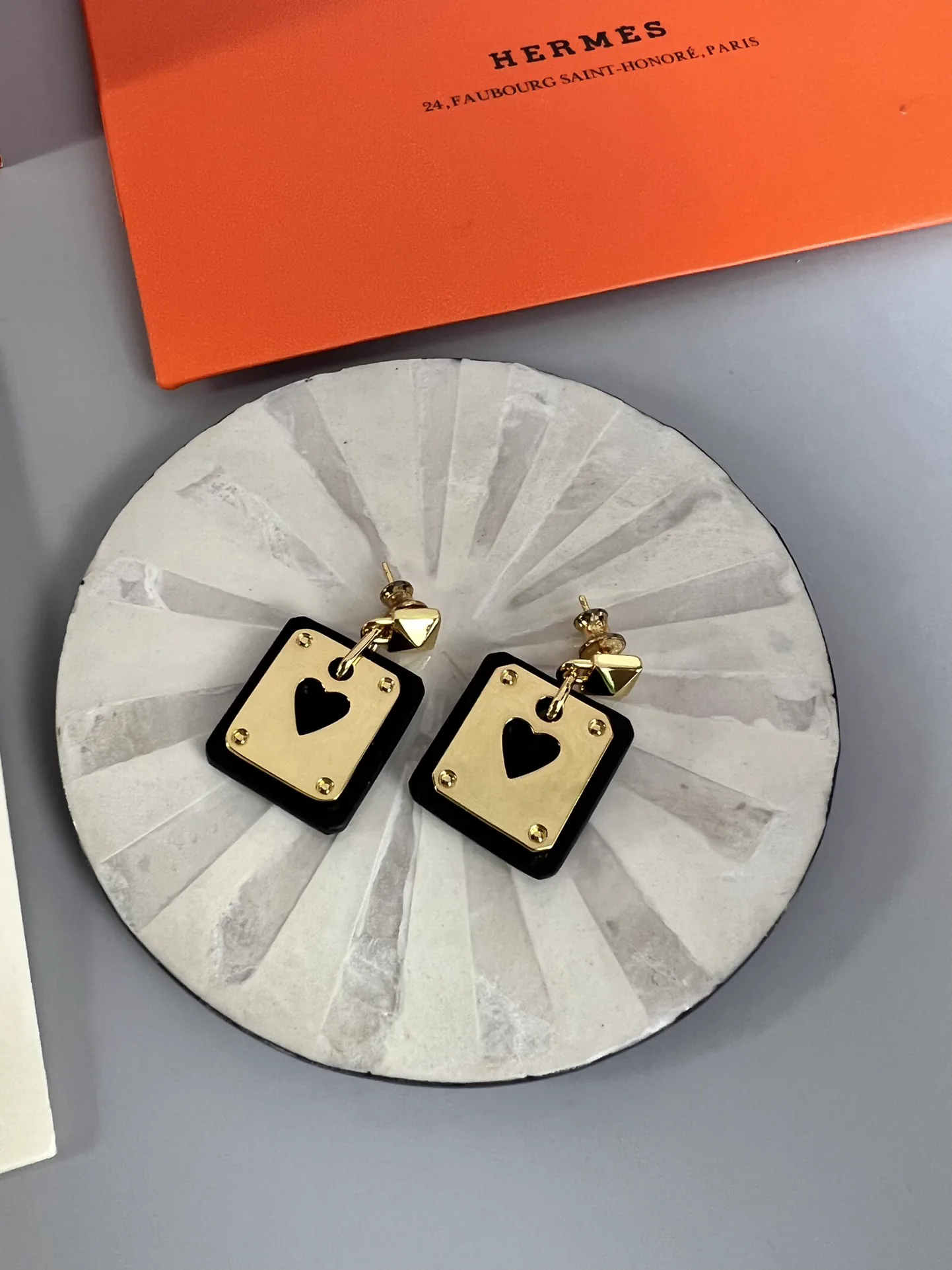 Reference image illustrating Replica Hermès As de Coeur Earrings – A Detailed Style Guide