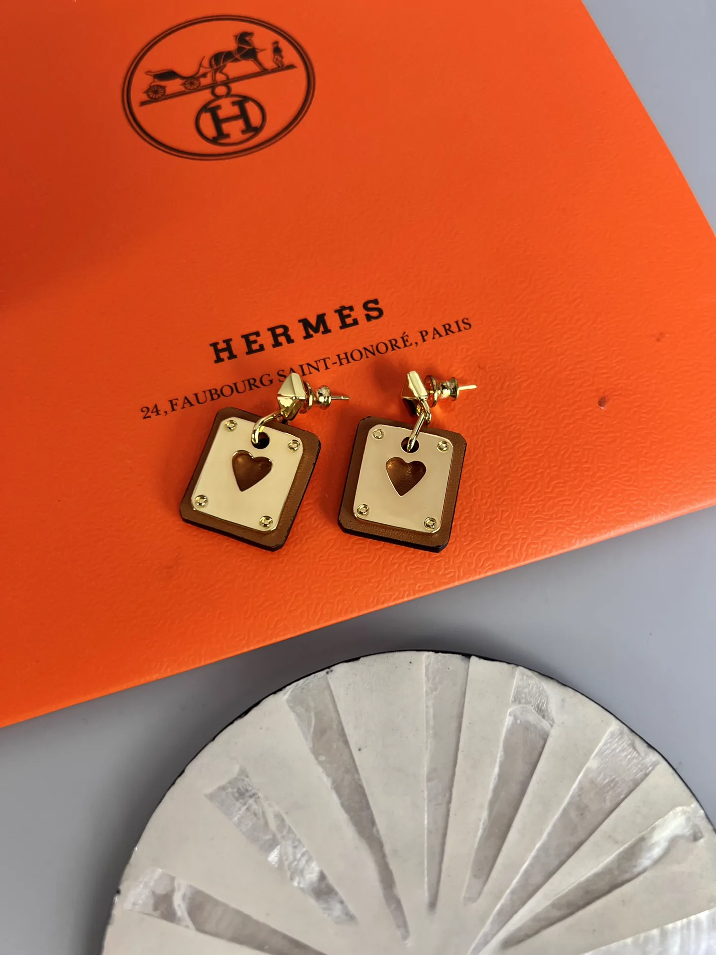 Reference image illustrating Replica Hermès As de Coeur Earrings – A Detailed Style Guide