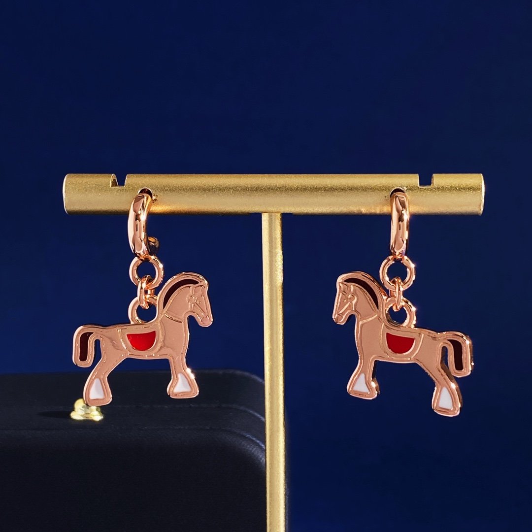 Reference image illustrating Replica Hermes Cheval Earrings: A Detailed Guide to the Iconic Horsehead Design