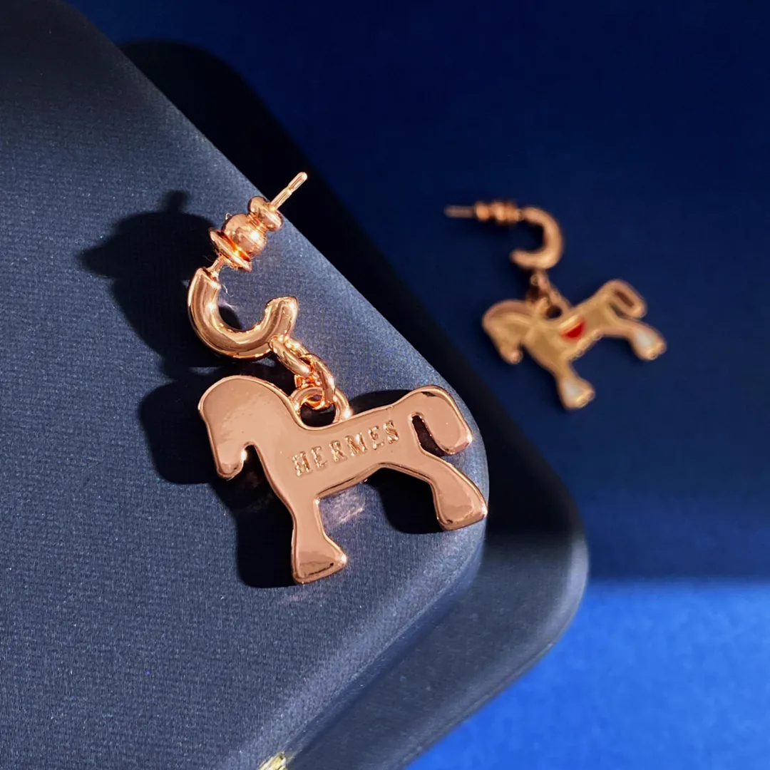 Reference image illustrating Replica Hermes Cheval Earrings: A Detailed Guide to the Iconic Horsehead Design
