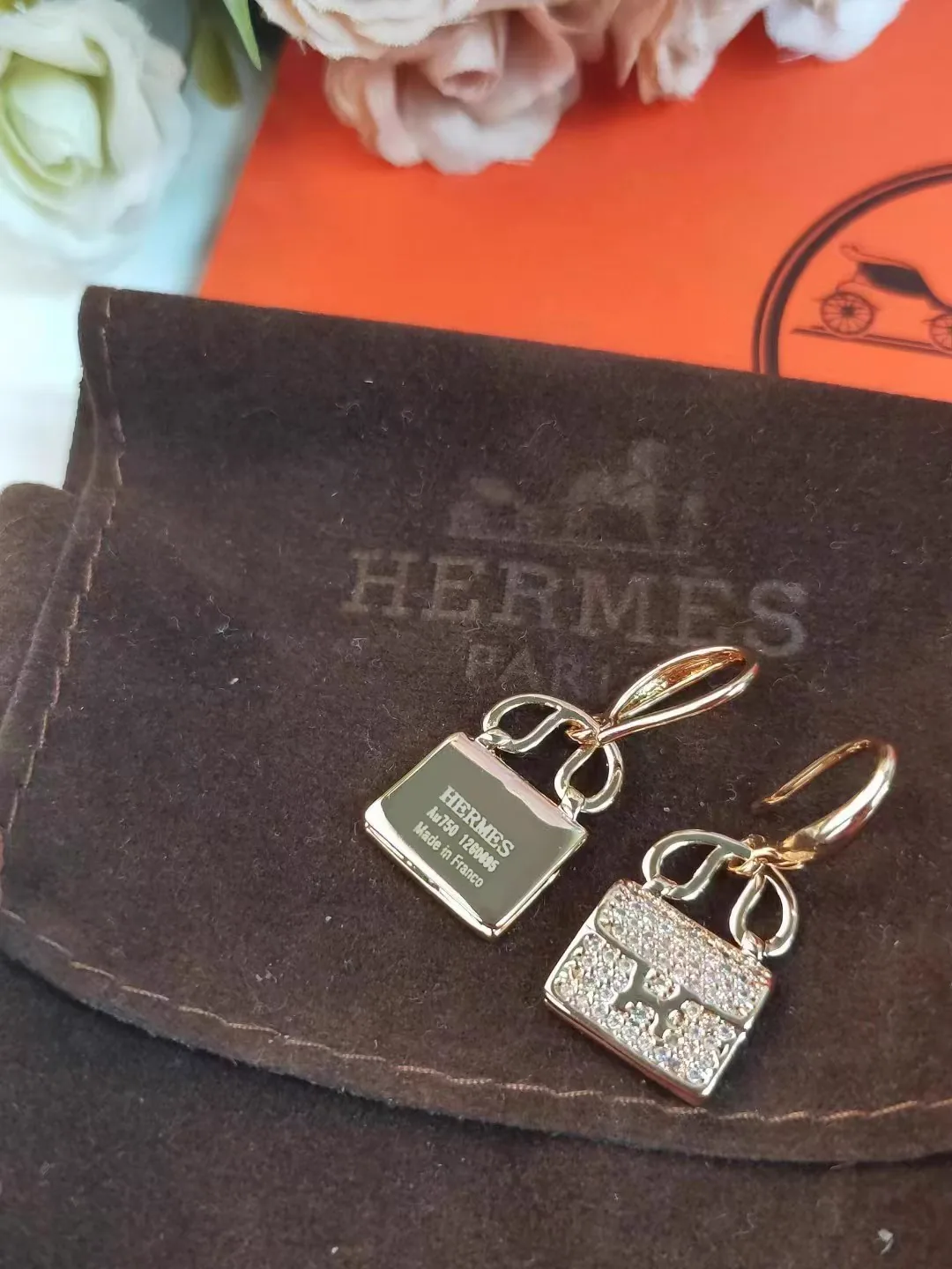 Reference image illustrating Replica Hermès Constance Amulette Earrings: A Detailed Style Guide