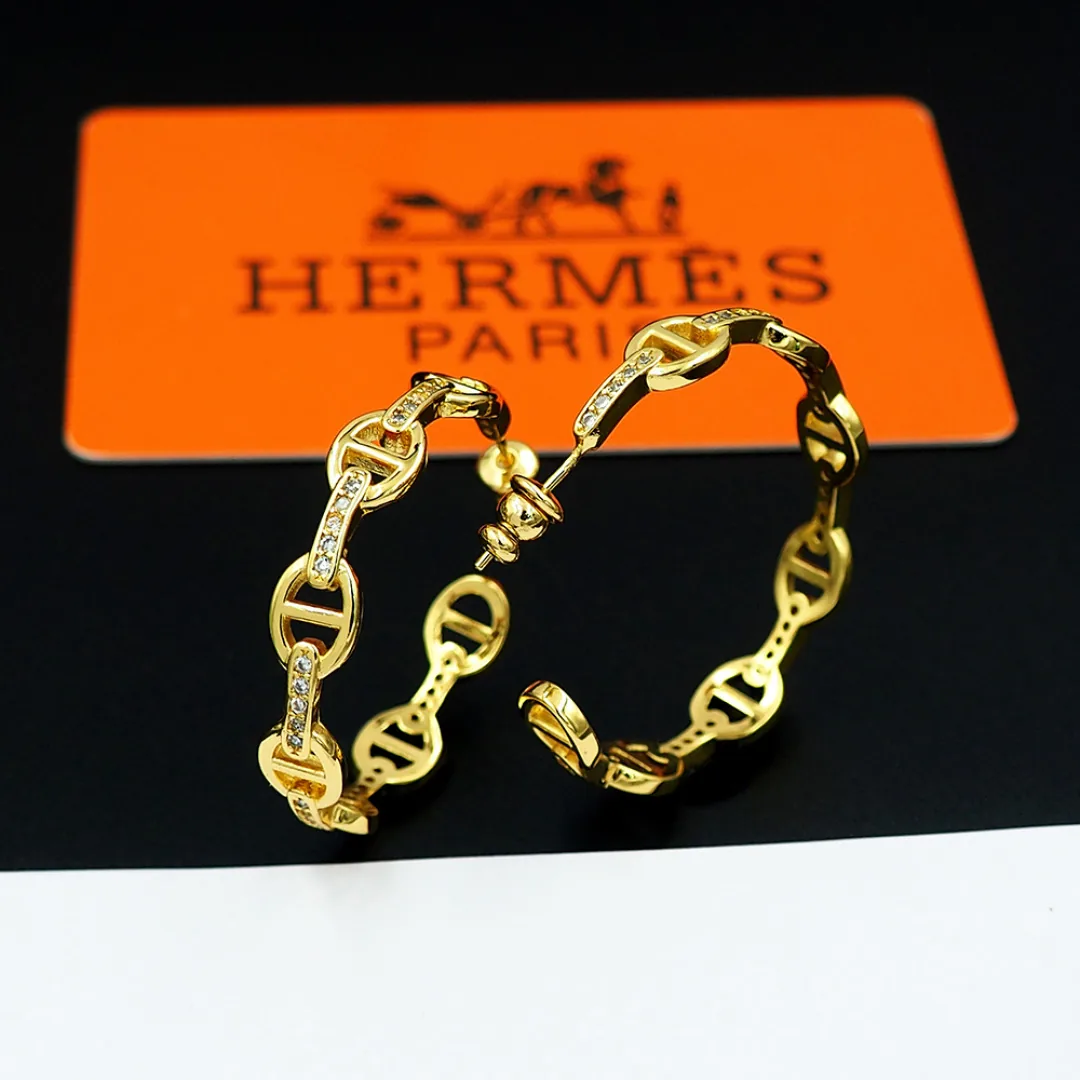 Reference image illustrating Replica Hermès Constance Earrings: A Detailed Guide to the Iconic Accessory