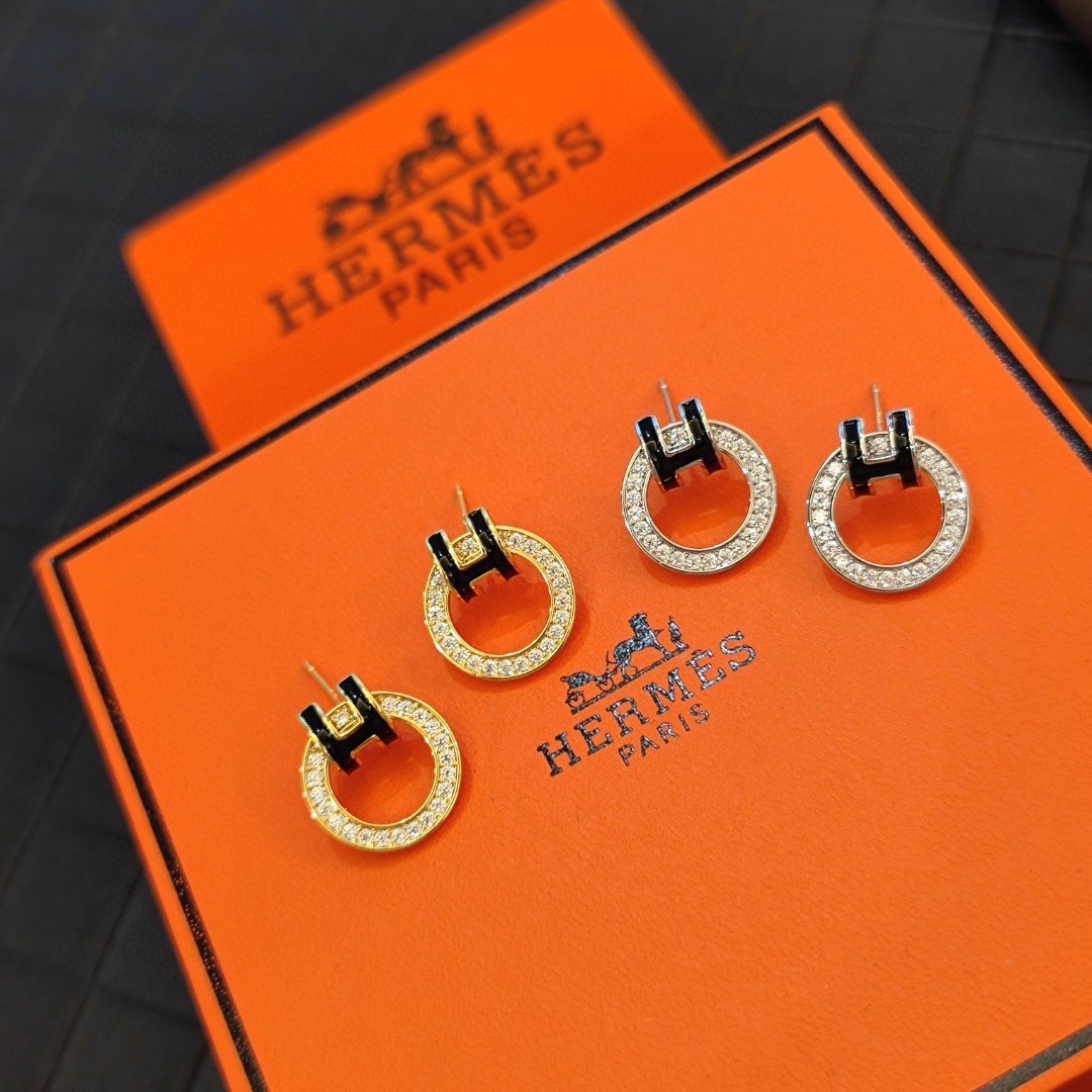 Reference image illustrating Replica Hermès H Earrings: A Detailed Guide to the Iconic Letter Motif