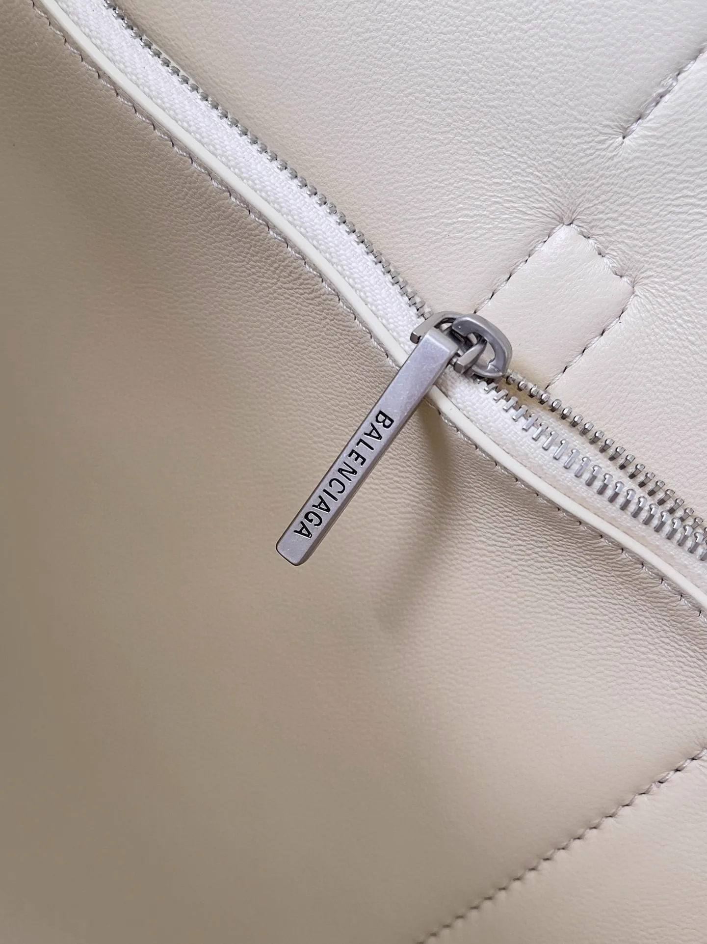 Reference image illustrating Replica Balenciaga Bel Air Carry All Medium Bag in Beige Calfskin – A Detailed Style Guide