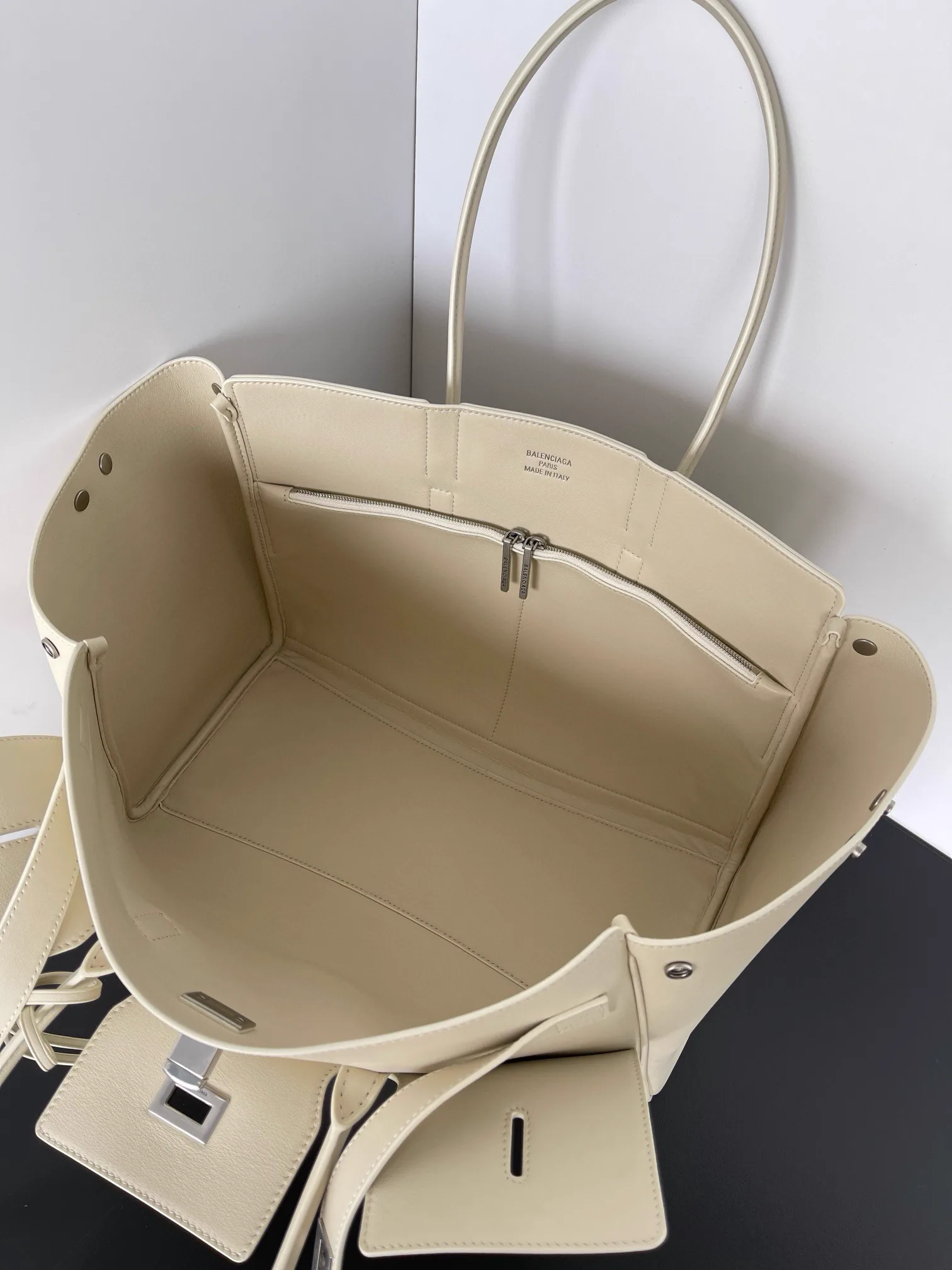 Reference image illustrating Replica Balenciaga Bel Air Carry All Medium Bag in Beige Calfskin – A Detailed Style Guide