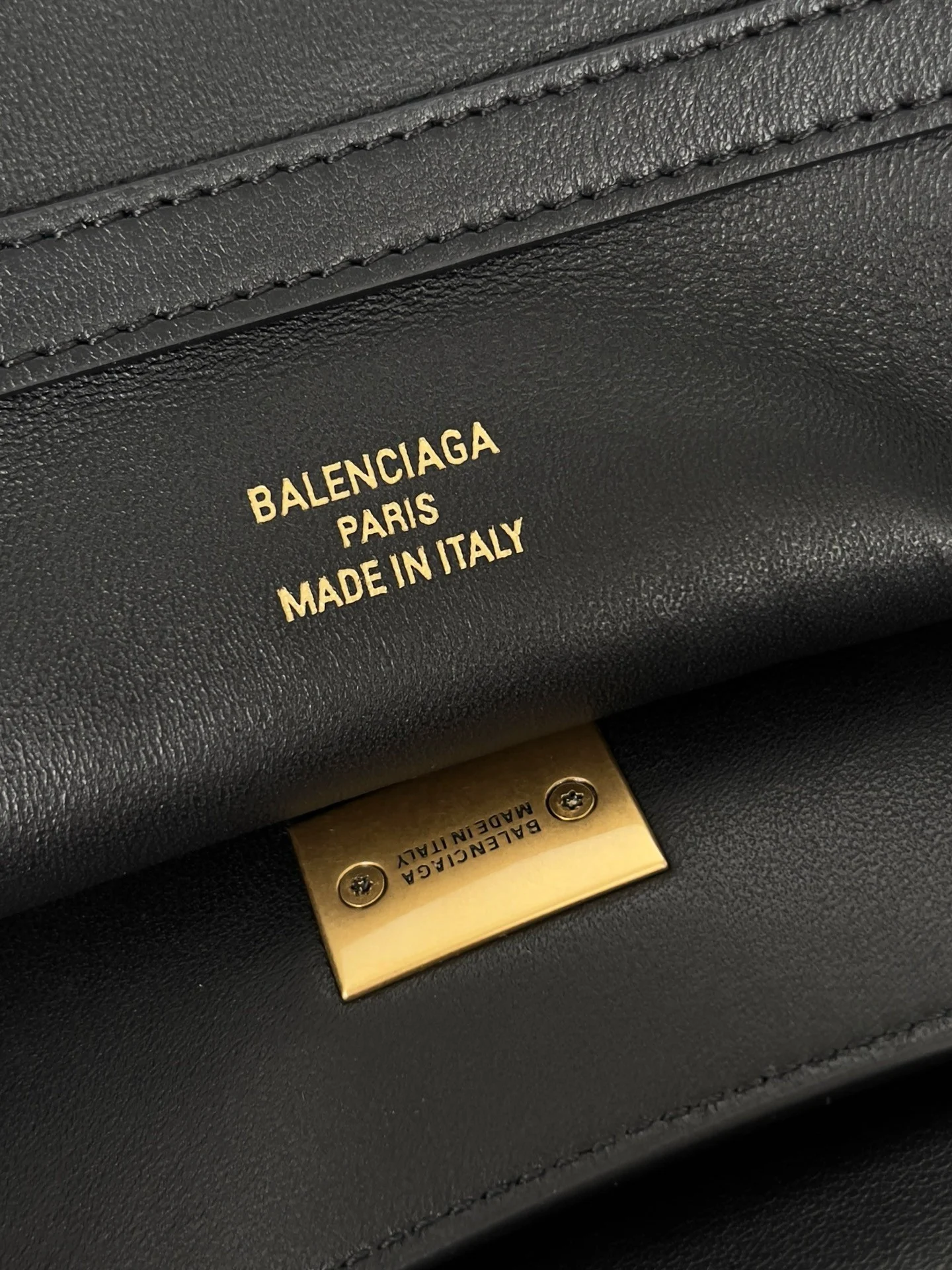 Reference image illustrating Replica Balenciaga Rodeo Large Bag Black Calfskin – Design, History & Styling Guide