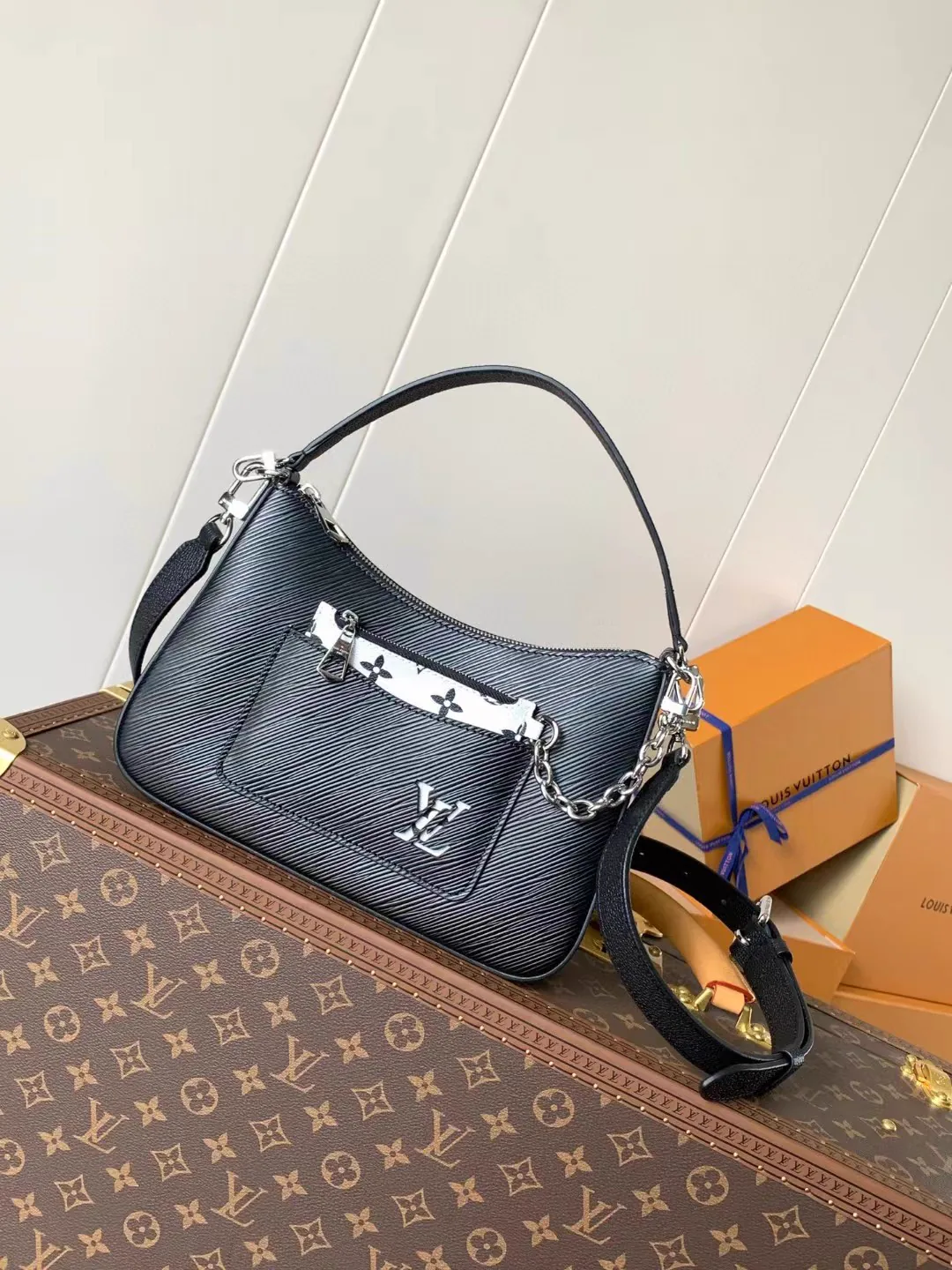 Replica Louis Vuitton Marelle Black Epi Leather Crossbody Bag – Detailed Style Guide cover image