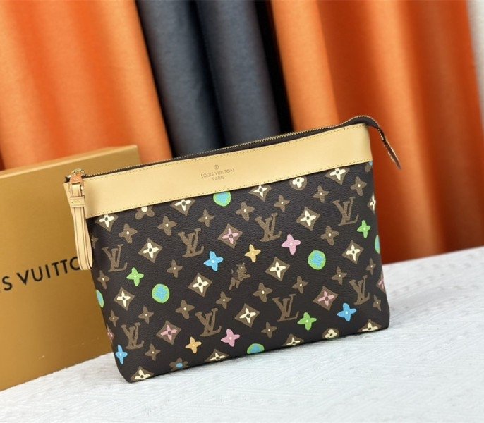 Replica Louis Vuitton Monogram Craggy Voyage Souple Pochette in Chocolate – Design & Style Guide thumbnail