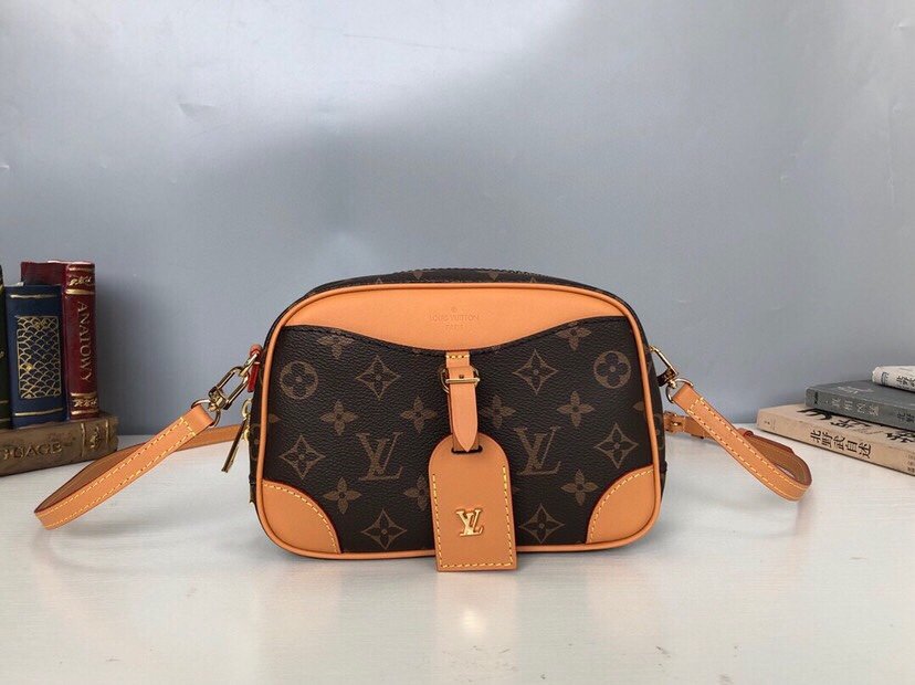Replica Louis Vuitton Deauville Handbag – Style M45528 Design & History Guide thumbnail
