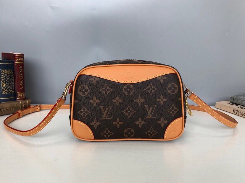 Reference image illustrating Replica Louis Vuitton Deauville Handbag – Style M45528 Design & History Guide