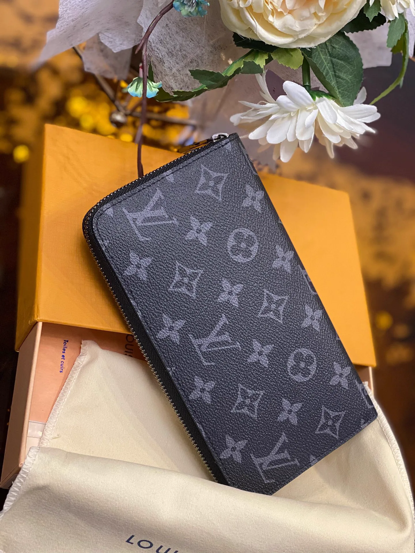 Replica Louis Vuitton Monogram Canvas Zippy Wallet: A Detailed Style Guide cover image