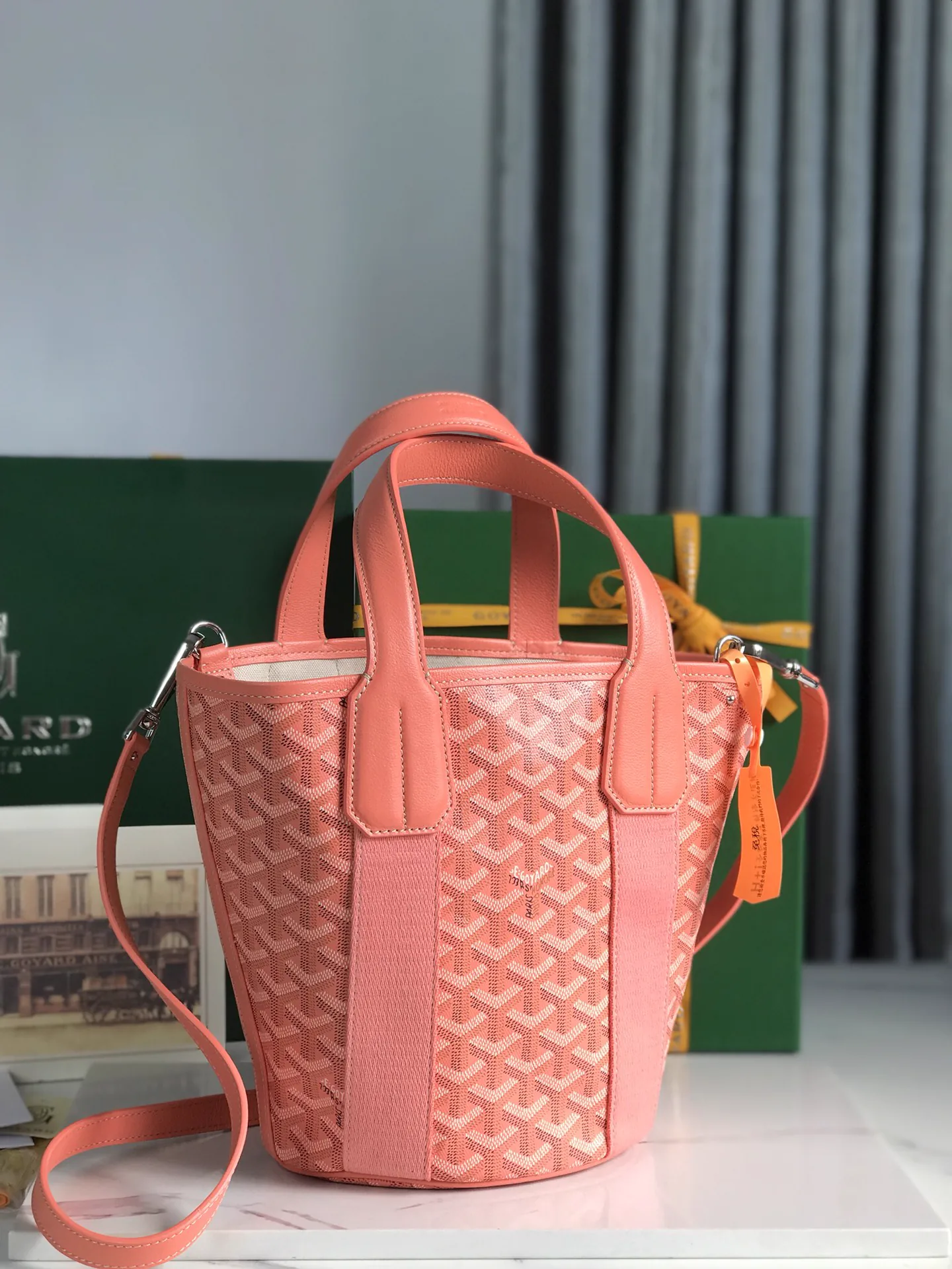 Reference image illustrating Replica MaisonGoyard Tote Bag – Inspired by Goyard’s Iconic Chevron Canvas