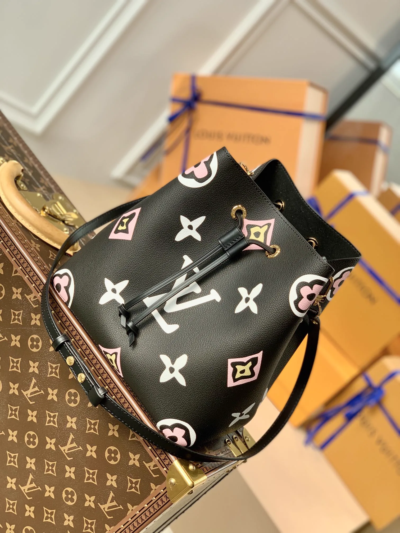 Replica Louis Vuitton NéoNoé MM Bucket Bag: A Detailed Style Guide cover image